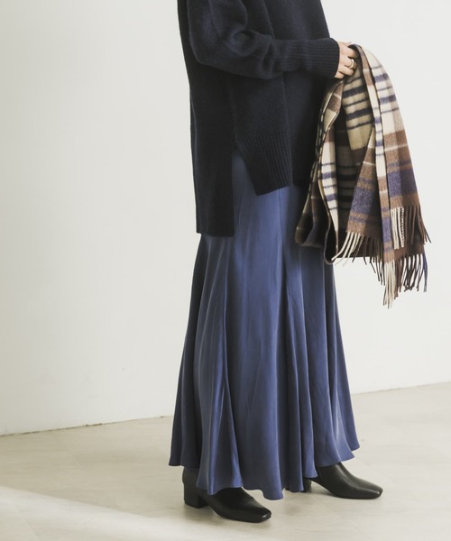 URBAN RESEARCH(アーバンリサーチ)の「キュプラフィブリルフレアスカート(スカート・レディース・チャコールグレー/カーキ/ブルー系その他・38/T38)」の5枚目の写真