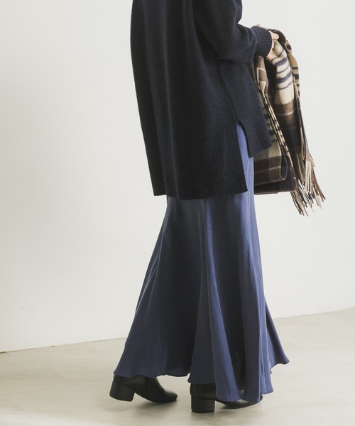 URBAN RESEARCH(アーバンリサーチ)の「キュプラフィブリルフレアスカート(スカート・レディース・チャコールグレー/カーキ/ブルー系その他・38/T38)」の6枚目の写真