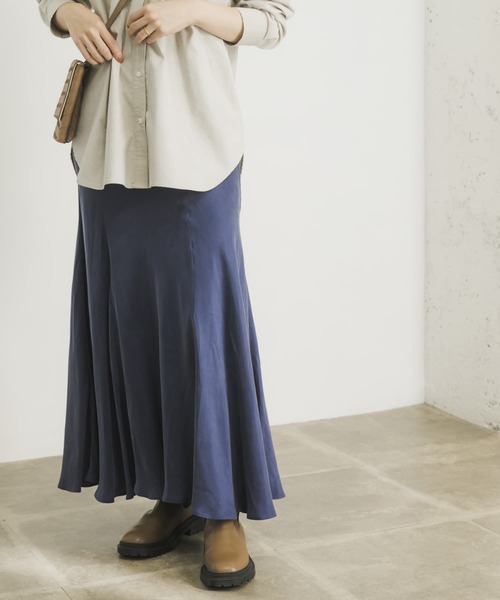 URBAN RESEARCH(アーバンリサーチ)の「キュプラフィブリルフレアスカート(スカート・レディース・チャコールグレー/カーキ/ブルー系その他・38/T38)」の14枚目の写真