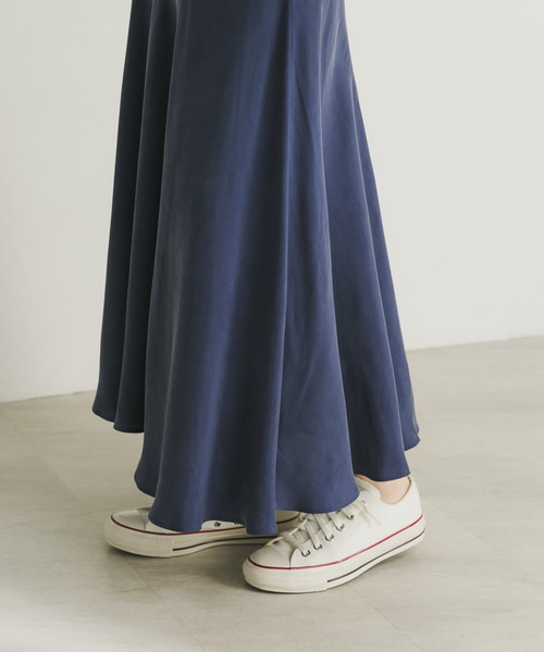 URBAN RESEARCH(アーバンリサーチ)の「キュプラフィブリルフレアスカート(スカート・レディース・チャコールグレー/カーキ/ブルー系その他・38/T38)」の18枚目の写真