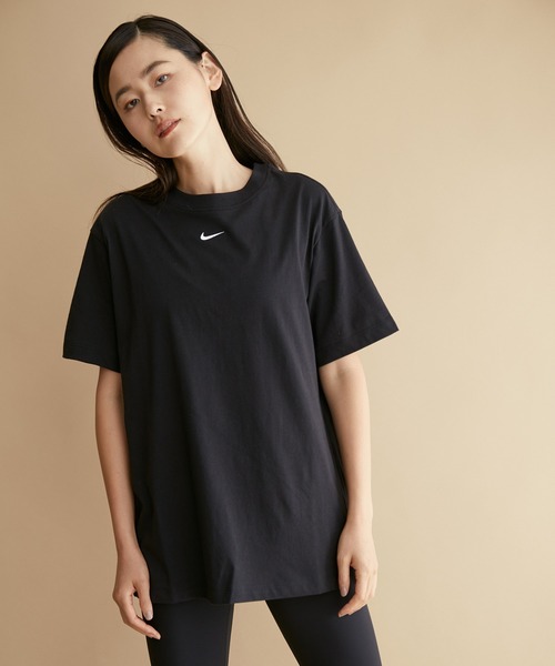 NIKE（ナイキ）の「【NIKE】ナイキ スポーツウェア エッセンシャル Tシャツ ウィメンズ（Tシャツ/カットソー・レディース・ブラック・S/M/L）」の2枚目の写真