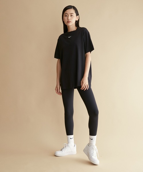 NIKE（ナイキ）の「【NIKE】ナイキ スポーツウェア エッセンシャル Tシャツ ウィメンズ（Tシャツ/カットソー・レディース・ブラック・S/M/L）」の3枚目の写真