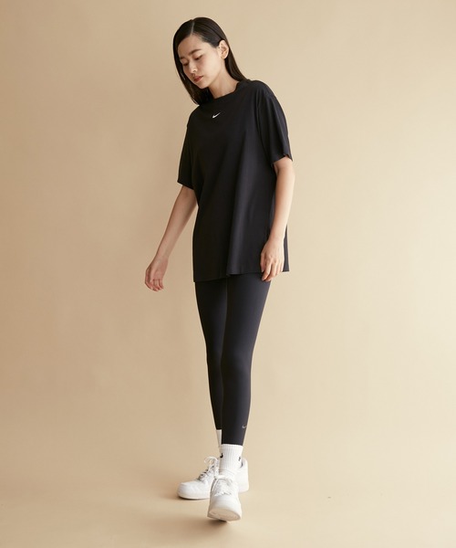 NIKE（ナイキ）の「【NIKE】ナイキ スポーツウェア エッセンシャル Tシャツ ウィメンズ（Tシャツ/カットソー・レディース・ブラック・S/M/L）」の4枚目の写真