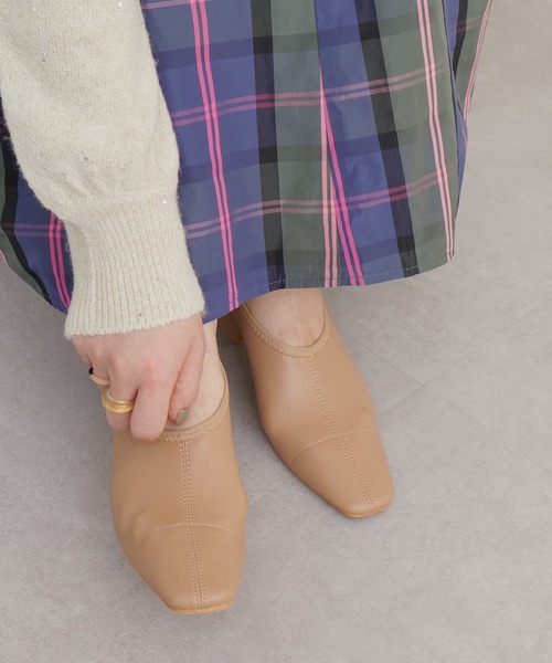 natural couture(ナチュラルクチュール)の「はき口ゴム甲深パンプス(その他シューズ・レディース・ブラック/ベージュ・SMALL/MEDIUM/LARGE)」の7枚目の写真