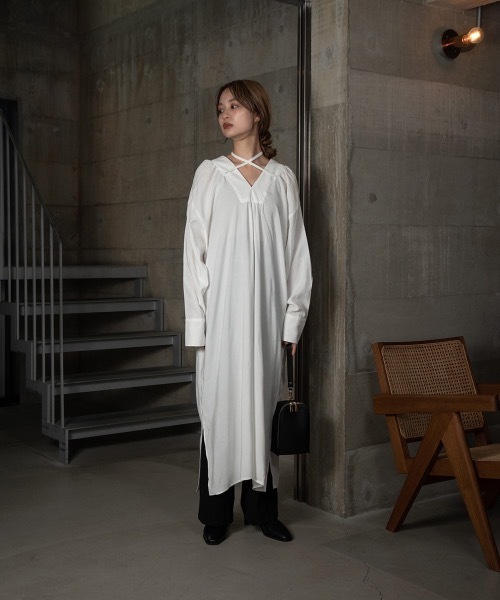Amiur（エミレ）の「v cut gather shirt ops（ワンピース・レディース・アイボリー/ホワイト/ブラック・FREE）」の13枚目の写真