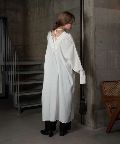 Amiur（エミレ）の「v cut gather shirt ops（ワンピース・レディース・アイボリー/ホワイト/ブラック・FREE）」の7枚目の写真