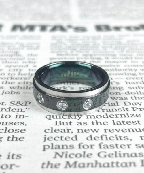 ARCHIVER(アーカイバ)の「【W】【it】【サージカルステンレス316L】金属アレルギー対応7mm バイカラージルコニアリング(リング・メンズ・シルバー×ブラック・7号/9号/11号/13号/15号/19号/22号)」の1枚目の写真