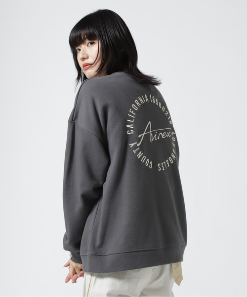 AVIREX（アヴィレックス）の「AVIREX GRAPHIC CREW SWEAT/ アヴィレックスグラフィッククルースウェット（スウェット・レディース・その他5/カーキ系2/チャコール/ピンク・F）」の2枚目の写真