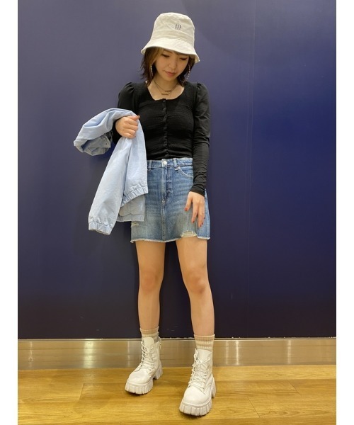 GAP(ギャップ)の「ウォッシュウェル ハイライズ デニムスカート (キッズ)(デニムスカート・キッズ・ライトインディゴブルー・120cm/130cm/140cm/150cm/155cm/160cm)」の3枚目の写真