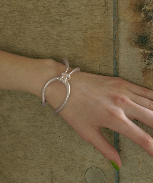 GOLDY（ゴールディ）の「メタル ノット クロス バングル（バングル/リストバンド・レディース・ゴールド/シルバー/ゴールド系その他/シルバー系その他・FREE）」の2枚目の写真