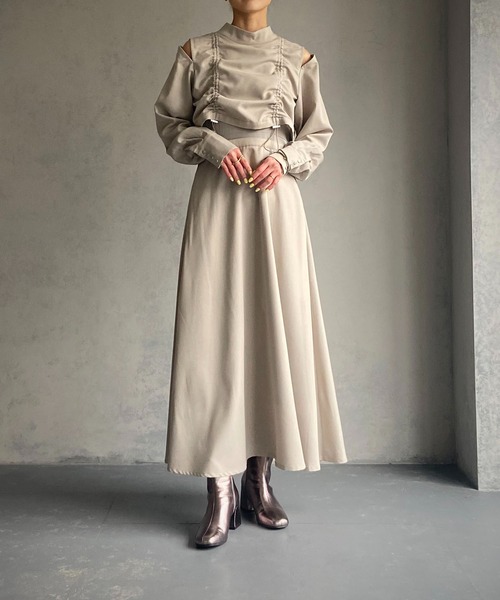 &g'aime（アンジェム）の「【&g’aime】シャーリングワンピース（ワンピース・レディース・ブラック/グレイッシュベージュ・FREE）」の3枚目の写真