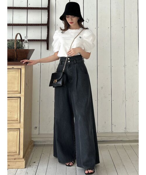 dazzlin(ダズリン)の「エンブロイダリーワンポイントTシャツ(Tシャツ/カットソー・レディース・ブラック/ベージュ/オフホワイト・FREE)」の10枚目の写真