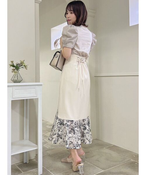 dazzlin(ダズリン)の「エンブロイダリーワンポイントTシャツ(Tシャツ/カットソー・レディース・ブラック/ベージュ/オフホワイト・FREE)」の7枚目の写真