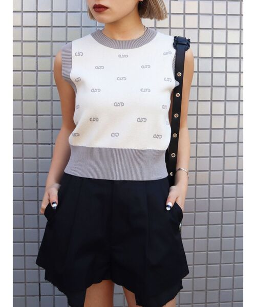 EMODA（エモダ）の「トーンカラーフィットタンクトップ（ニット/セーター・レディース・ブラック/ブルー/アイボリー・FREE）」の19枚目の写真