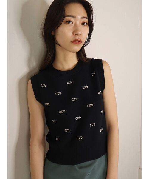 EMODA（エモダ）の「トーンカラーフィットタンクトップ（ニット/セーター・レディース・ブラック/ブルー/アイボリー・FREE）」の22枚目の写真