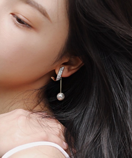 NiiNa(ニーナ)の「【NiiNa】ハイエンドデザインピアス(ピアス(両耳用)・レディース・シルバー/ホワイト/ゴールド/ブラック・FREE)」の4枚目の写真