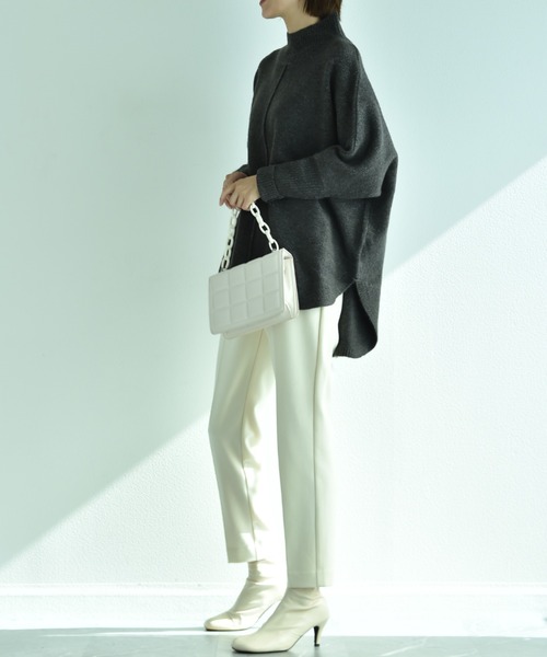 INTERPLANET（インタープラネット）の「ハイネックドルマンロングニット（ニット/セーター・レディース・ベージュ/オフホワイト/チャコールグレー・FREE）」の12枚目の写真