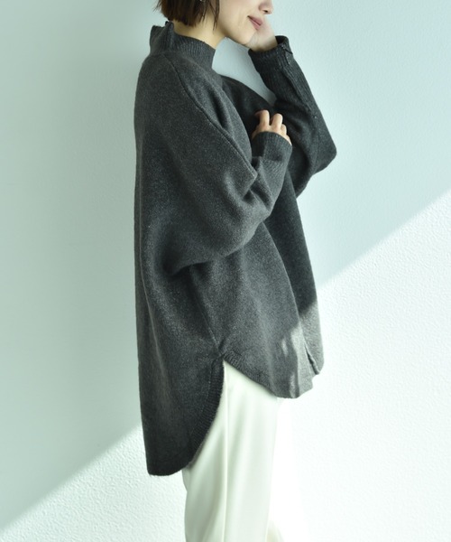 INTERPLANET（インタープラネット）の「ハイネックドルマンロングニット（ニット/セーター・レディース・ベージュ/オフホワイト/チャコールグレー・FREE）」の9枚目の写真