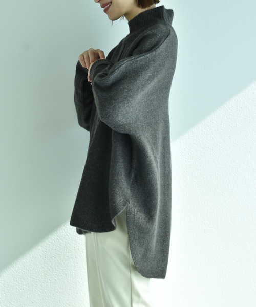 INTERPLANET（インタープラネット）の「ハイネックドルマンロングニット（ニット/セーター・レディース・ベージュ/オフホワイト/チャコールグレー・FREE）」の6枚目の写真