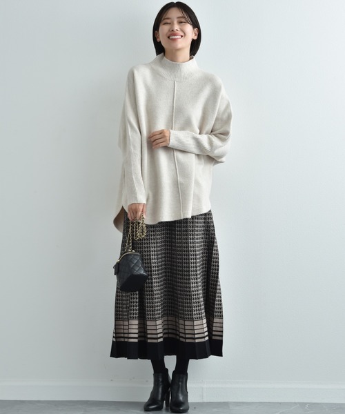 INTERPLANET（インタープラネット）の「ハイネックドルマンロングニット（ニット/セーター・レディース・ベージュ/オフホワイト/チャコールグレー・FREE）」の22枚目の写真