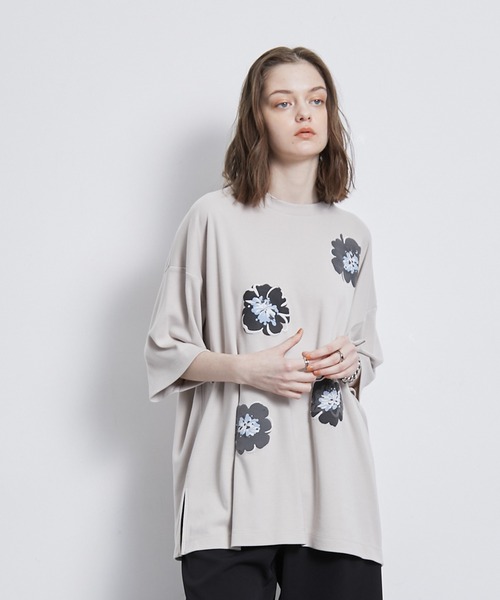 JUNRED（ジュンレッド）の「デフォルメフラワールーズTシャツ（Tシャツ/カットソー・メンズ・グリーン/ブラック/グレー系その他・S/M/L）」の3枚目の写真