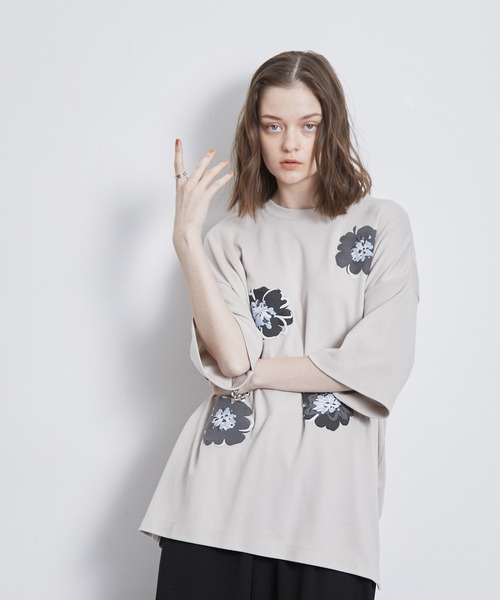 JUNRED（ジュンレッド）の「デフォルメフラワールーズTシャツ（Tシャツ/カットソー・メンズ・グリーン/ブラック/グレー系その他・S/M/L）」の5枚目の写真