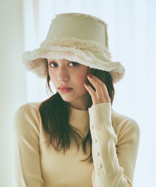 mysty woman(ミスティウーマン)の「リバーシブルムートンHAT 907790(ハット・レディース・ブラック/オフホワイト/ベージュ系その他・FREE)」の1枚目の写真