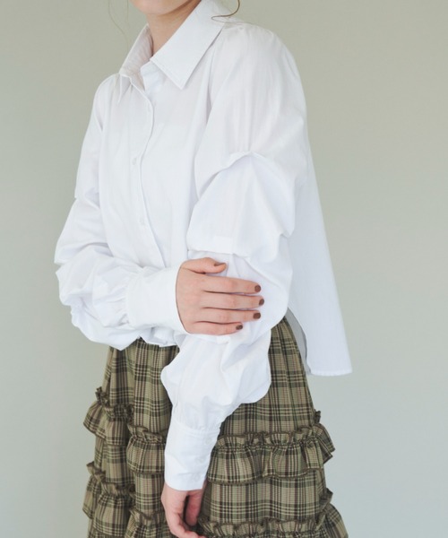 idem（イデム）の「unique sleeve shirt/袖タックショートシャツ（シャツ/ブラウス・レディース・ネイビー/グレー/オフホワイト・FREE）」の10枚目の写真