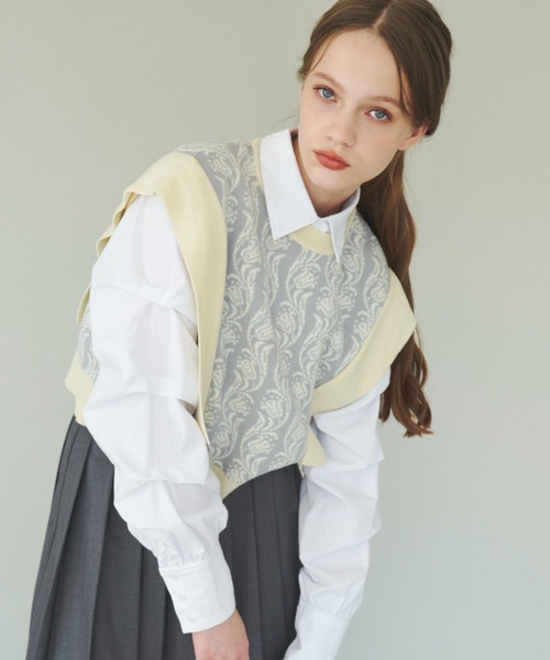 idem（イデム）の「unique sleeve shirt/袖タックショートシャツ（シャツ/ブラウス・レディース・ネイビー/グレー/オフホワイト・FREE）」の4枚目の写真