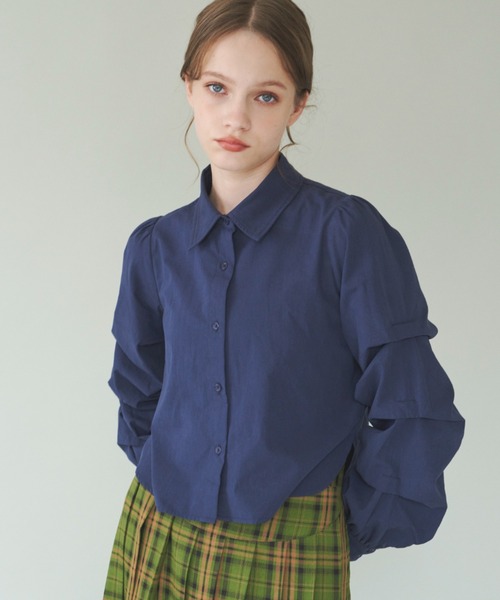 idem（イデム）の「unique sleeve shirt/袖タックショートシャツ（シャツ/ブラウス・レディース・ネイビー/グレー/オフホワイト・FREE）」の19枚目の写真