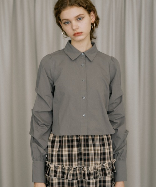 idem（イデム）の「unique sleeve shirt/袖タックショートシャツ（シャツ/ブラウス・レディース・ネイビー/グレー/オフホワイト・FREE）」の16枚目の写真