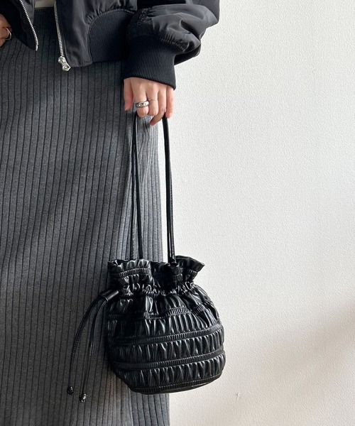 Kotoe（コトエ）の「巾着ショルダーバッグ シャーリングフリルBAG（ハンドバッグ・レディース・ブラック/パープル/シルバー/オフホワイト・FREE）」の3枚目の写真