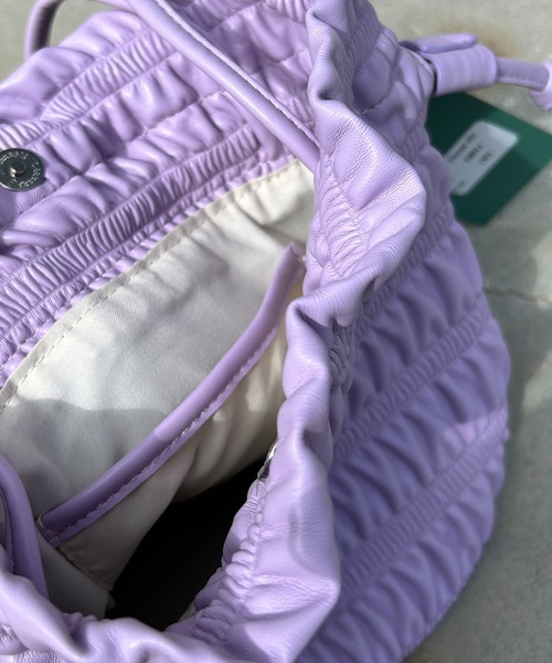 Kotoe（コトエ）の「巾着ショルダーバッグ シャーリングフリルBAG（ハンドバッグ・レディース・ブラック/パープル/シルバー/オフホワイト・FREE）」の9枚目の写真