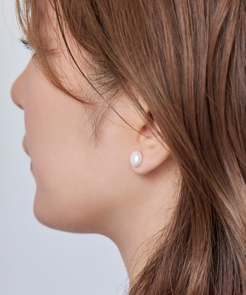 Phoebe(フィービィー)の「<ラストワン>【K14GF】ワンウォーターパールピアス(ピアス(両耳用)・レディース・イエローゴールド・FREE)」の3枚目の写真
