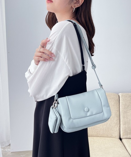 GeeRA（ジーラ）の「ポーチ付ぷくぷくバッグ（ショルダーバッグ・レディース・ブラック/アイボリー/ブルー/グレー・FREE）」の4枚目の写真