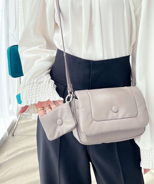 GeeRA（ジーラ）の「ポーチ付ぷくぷくバッグ（ショルダーバッグ・レディース・ブラック/アイボリー/ブルー/グレー・FREE）」の5枚目の写真