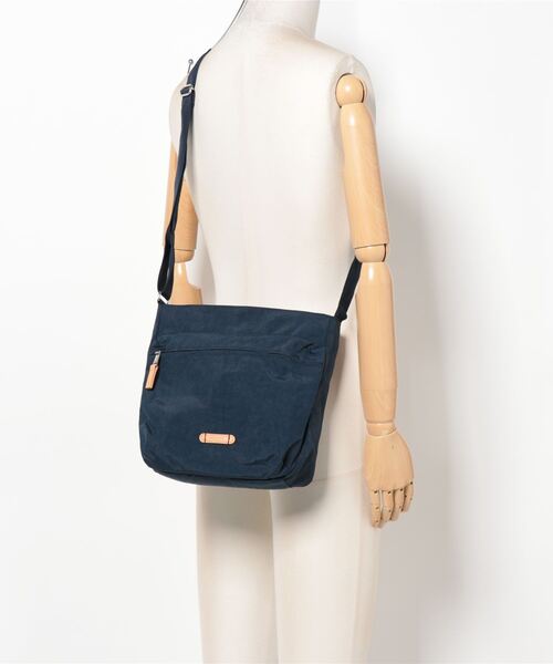 World Traveler(ワールドトラベラー)の「World Traveler/ワールドトラベラー ショルダーバッグ aruco by WT マイラ No.17461(ショルダーバッグ・レディース・ネイビー/ベージュ系その他/ブラック/ピンク/グレー・FREE)」の13枚目の写真