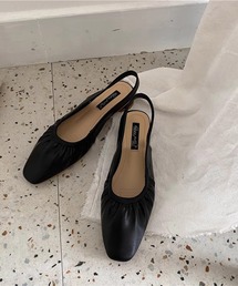 バックストラップローヒールギャザーパンプス