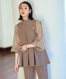 RUIRUE BOUTIQUE（ルイルエブティック）の「【オケージョン対応】オーガンジースリーブタックフレアトップス＆シークレットゴム・スリムテーパードパンツ（ボウタイ付き）　結婚式 お呼ばれ パーティードレス 美脚効果《着用動画あり》（パンツドレス）」