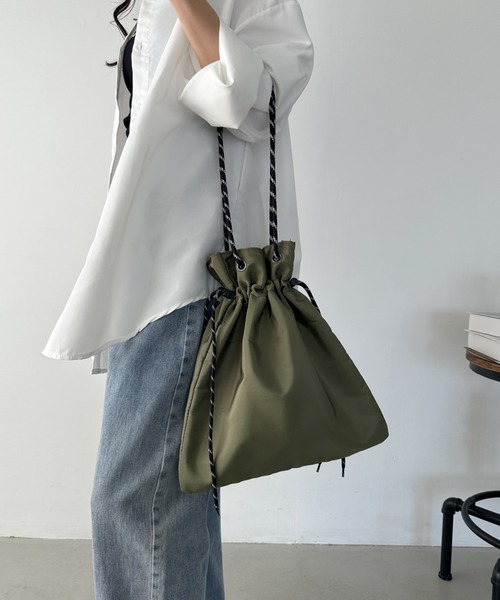 CLEA（クレア）の「ナイロンショルダー巾着バッグ（ショルダーバッグ・レディース・ブラック/カーキ/ベージュ/ホワイト・FREE）」の18枚目の写真