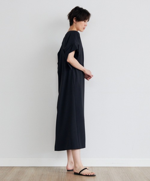 INED CLARO（イネドクラロ）の「タックスリーブワンピース【セットアップ対応】（ワンピース・レディース・ブラック/オレンジ/チャコールグレー・フリー）」の16枚目の写真