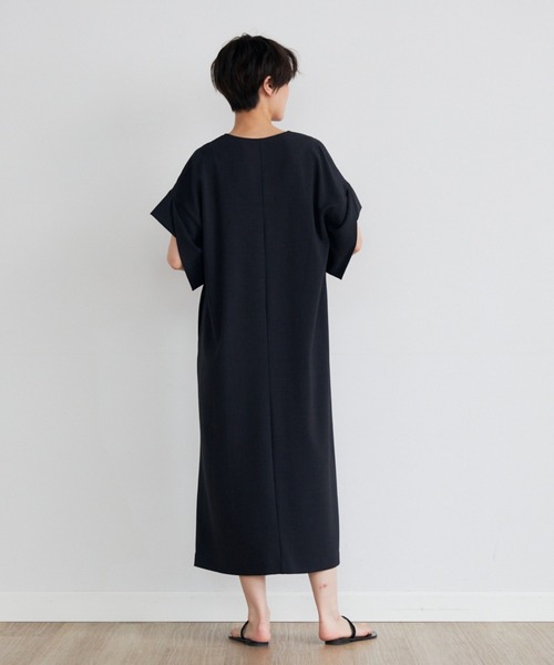 INED CLARO（イネドクラロ）の「タックスリーブワンピース【セットアップ対応】（ワンピース・レディース・ブラック/オレンジ/チャコールグレー・フリー）」の17枚目の写真