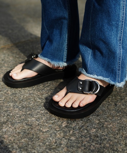 CAMINANDO（カミナンド）の「CAMINANDO(カミナンド) THONG PLATFORM SANDALS/2427/（サンダル・レディース・ブラック・6/7/8）」の3枚目の写真
