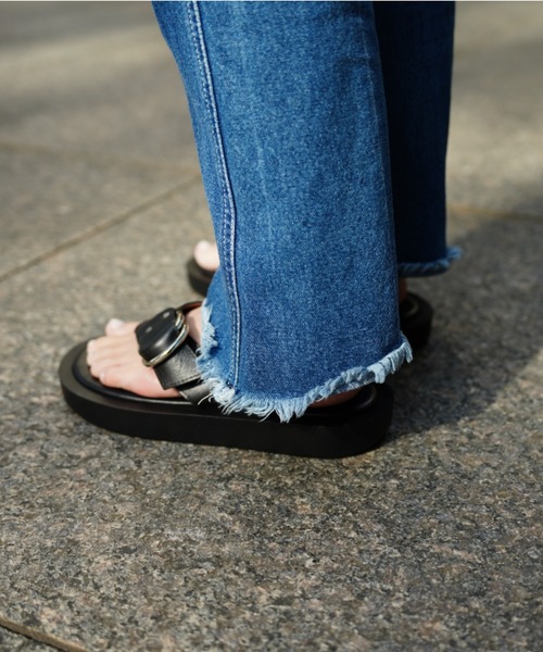 CAMINANDO（カミナンド）の「CAMINANDO(カミナンド) THONG PLATFORM SANDALS/2427/（サンダル・レディース・ブラック・6/7/8）」の4枚目の写真