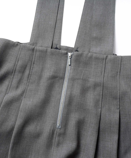 GeeRA（ジーラ）の「【S-XLサイズ展開】フロントジップハイウエストサロペットワイドパンツ（サロペット/オーバーオール・レディース・ブラック/ライトベージュ/チャコール/ブラウン・SMALL/MEDIUM/LARGE/X-LARGE）」の8枚目の写真