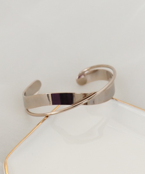 Three Four Time（ｽﾘｰﾌｫｰﾀｲﾑ）の「クロスバングル（バングル/リストバンド・レディース・シルバー/ブラウン/ゴールド・FREE）」の10枚目の写真