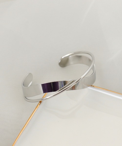 Three Four Time（ｽﾘｰﾌｫｰﾀｲﾑ）の「クロスバングル（バングル/リストバンド・レディース・シルバー/ブラウン/ゴールド・FREE）」の11枚目の写真