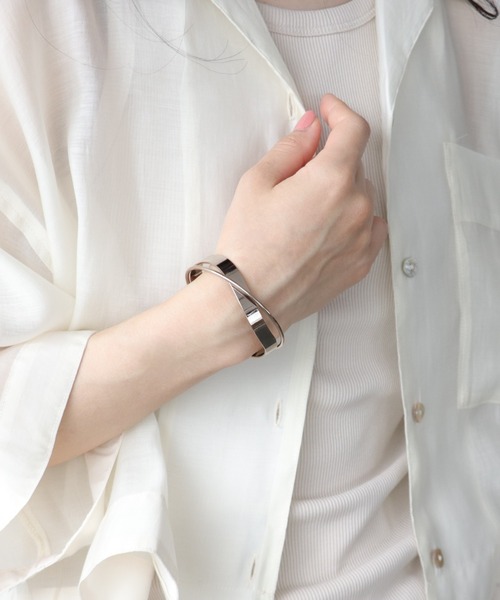 Three Four Time（ｽﾘｰﾌｫｰﾀｲﾑ）の「クロスバングル（バングル/リストバンド・レディース・シルバー/ブラウン/ゴールド・FREE）」の8枚目の写真