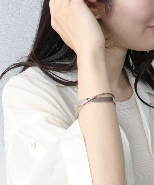 Three Four Time（ｽﾘｰﾌｫｰﾀｲﾑ）の「クロスバングル（バングル/リストバンド・レディース・シルバー/ブラウン/ゴールド・FREE）」の9枚目の写真