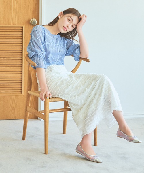 mysty woman（ミスティウーマン）の「3Dシシュウ2WAYブラウス　120992（シャツ/ブラウス・レディース・ブルー/オフホワイト/ブラック・FREE）」の8枚目の写真